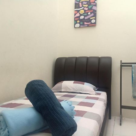 Kh Homestay Comfy N Calm Сери Манджунг Екстериор снимка