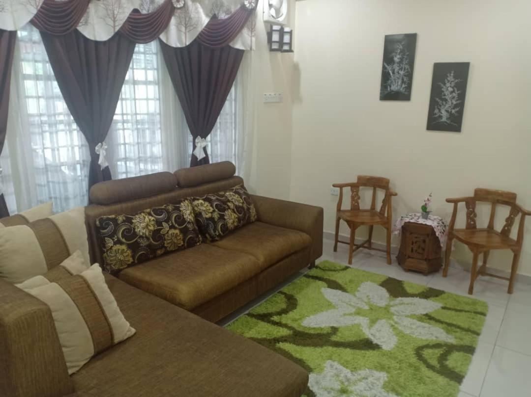 Kh Homestay Comfy N Calm Сери Манджунг Екстериор снимка