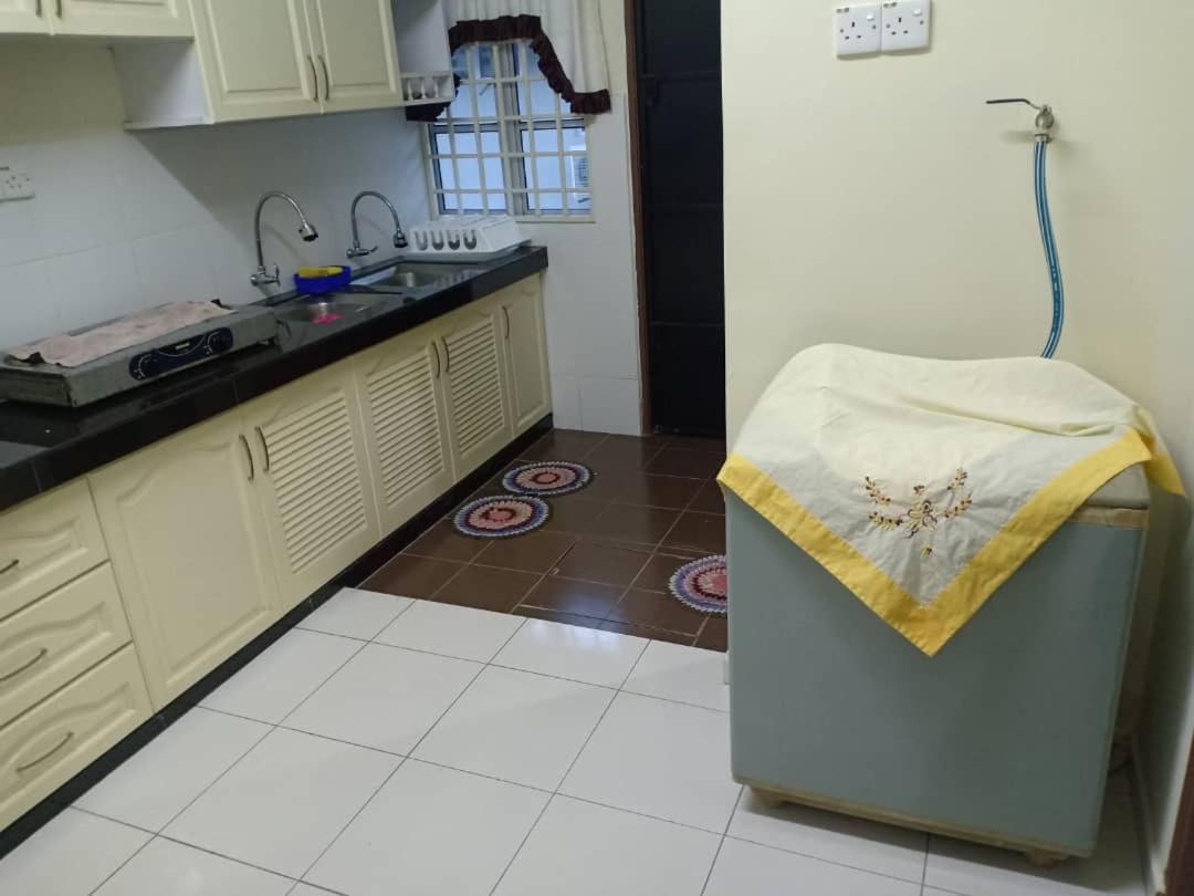 Kh Homestay Comfy N Calm Сери Манджунг Екстериор снимка