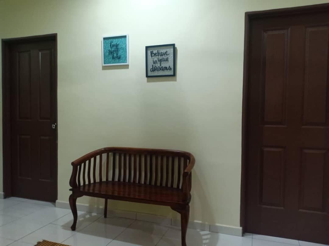Kh Homestay Comfy N Calm Сери Манджунг Екстериор снимка