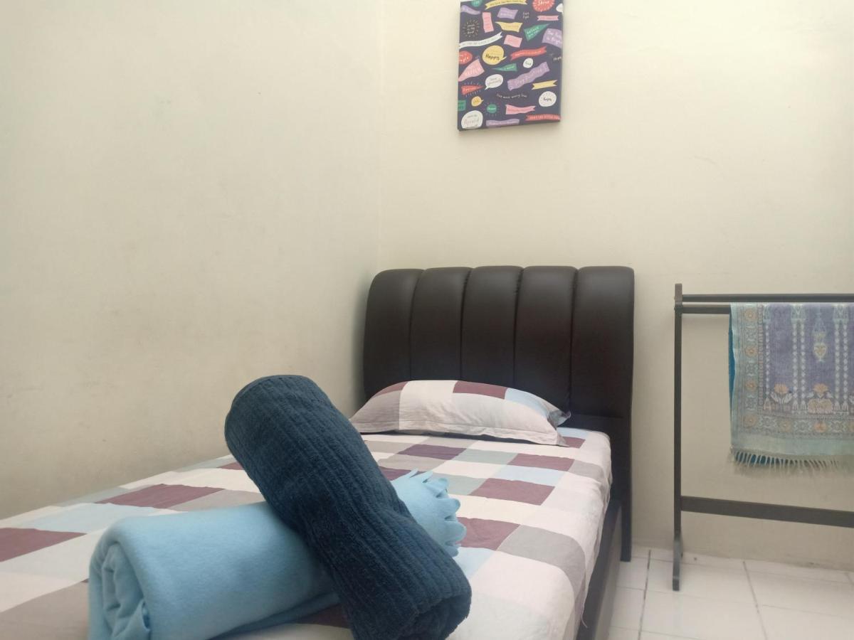 Kh Homestay Comfy N Calm Сери Манджунг Екстериор снимка